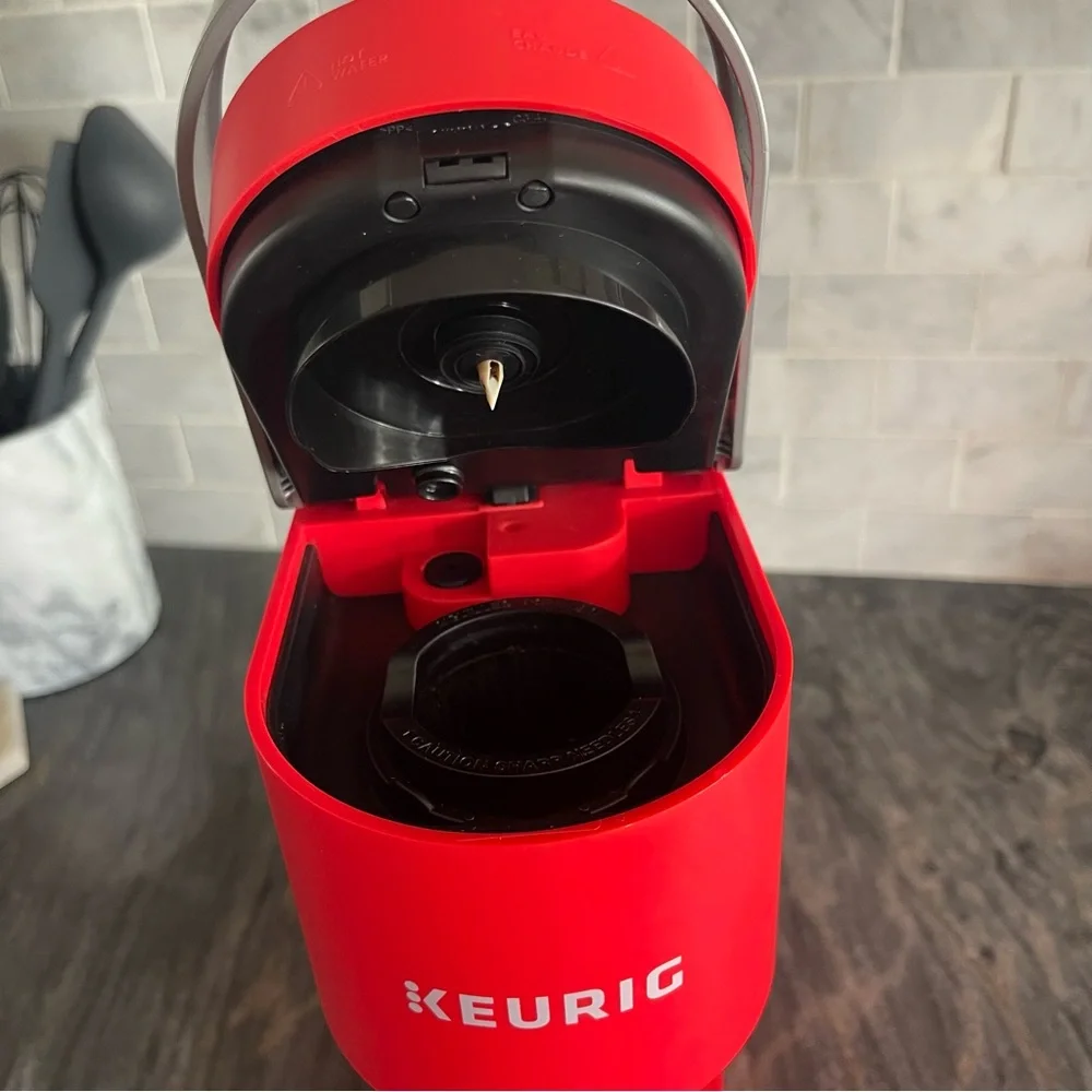 Keurig K-Mini Single Serve K-Cup Pod Coffee Maker, Poppy Red